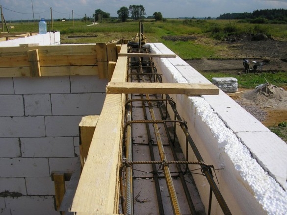 Армопояс под мауэрлат